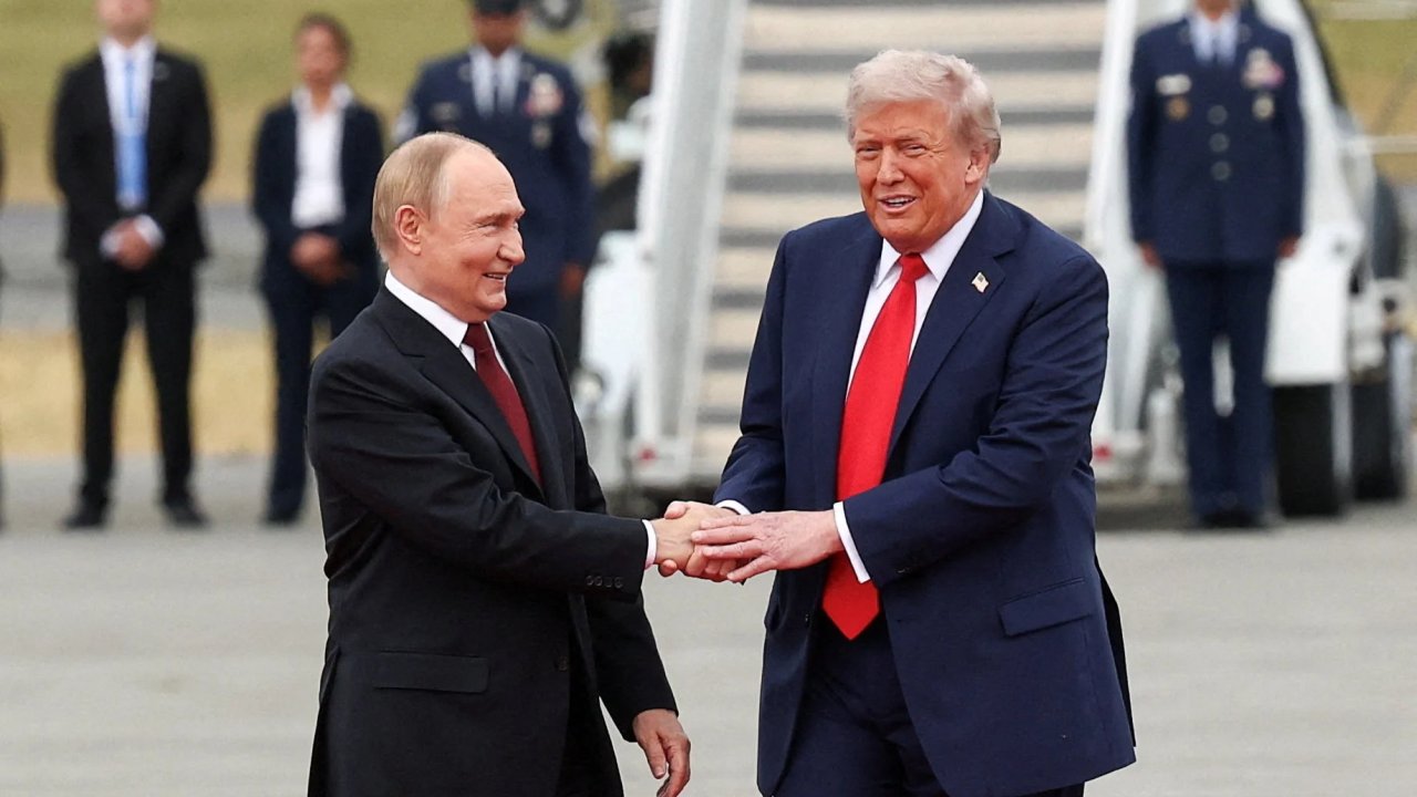 Putin ve Trump, Alaska'da tarihi zirvede buluştu
