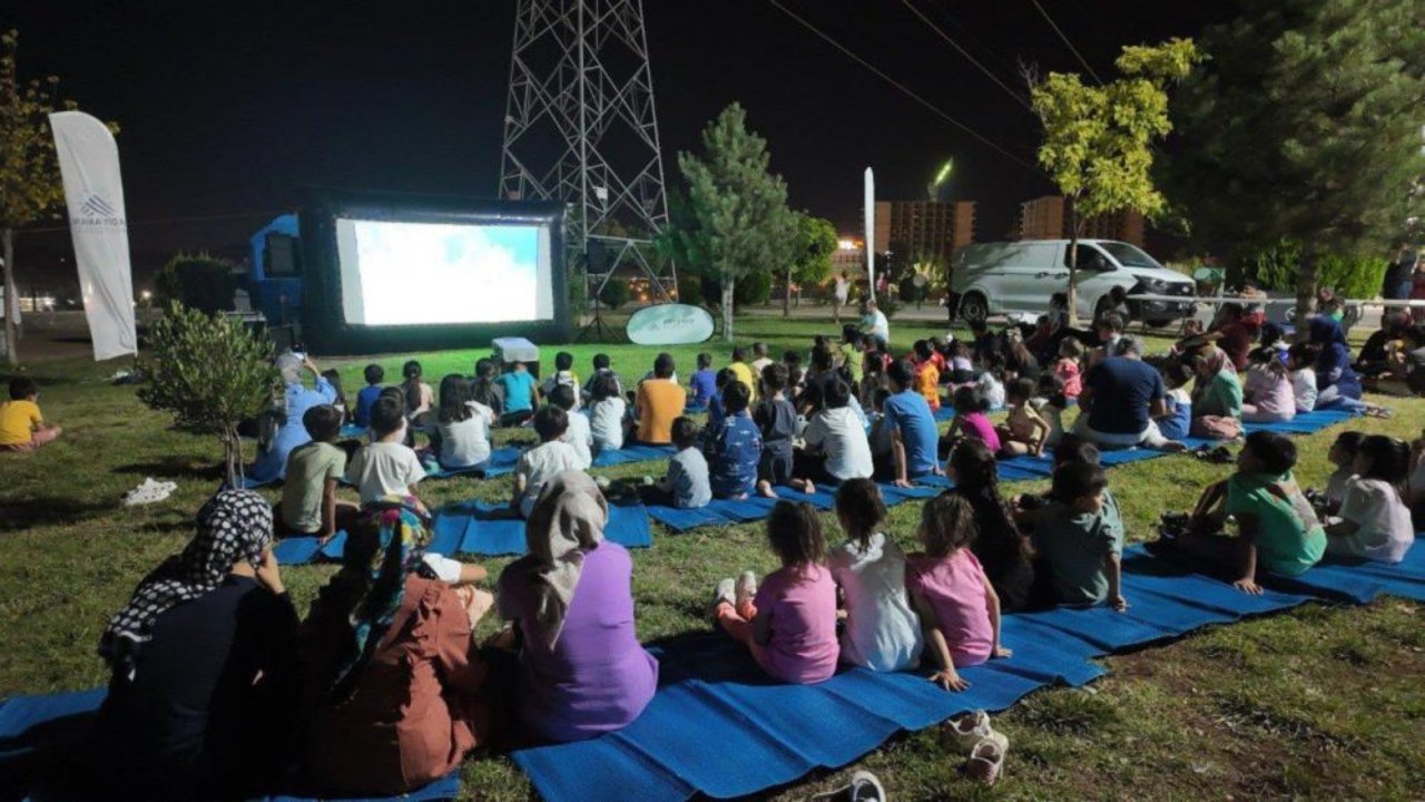 Adıyaman’da çocuklar için sinema gecesi