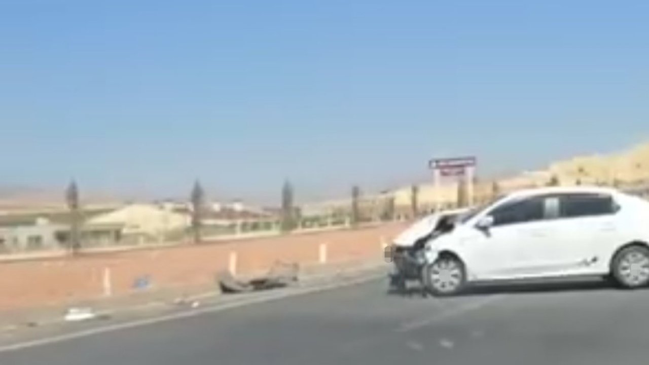 Siirt'te otomobil ile hafif ticari araç çarpıştı: 3 yaralı