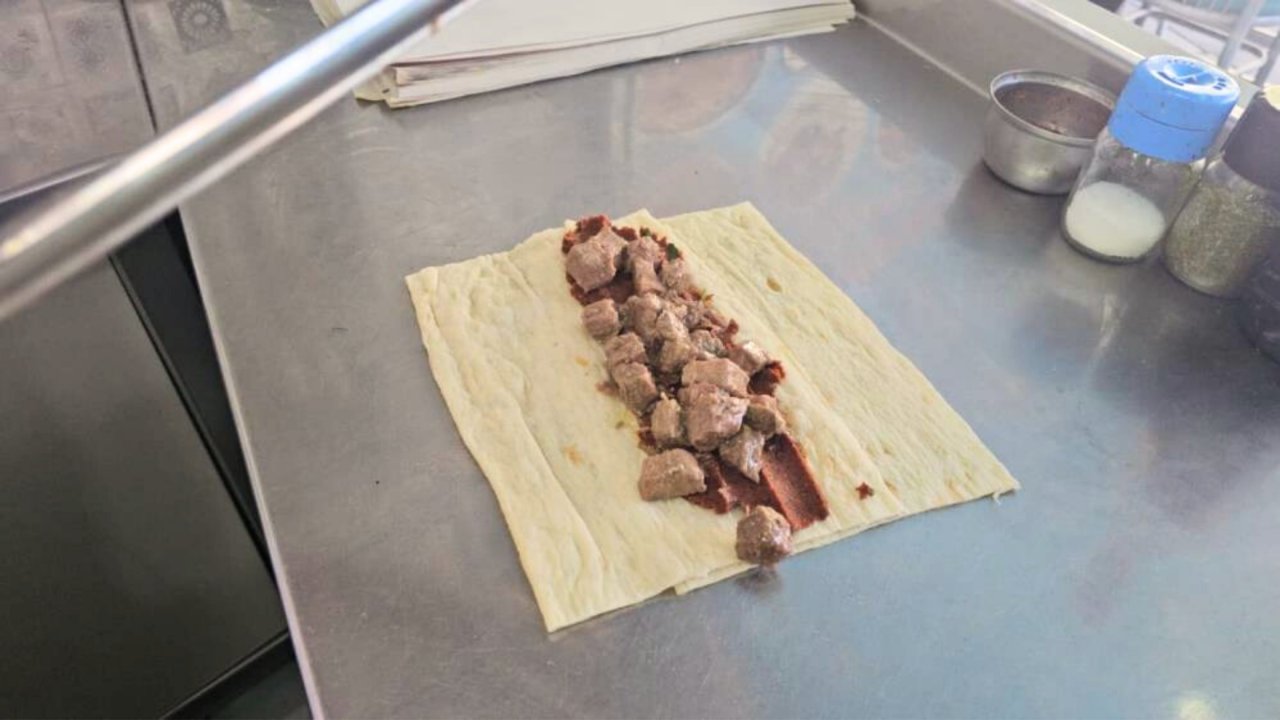 Diyarbakırlılar bunu beğenecek: Kavurmalı çiğköfte