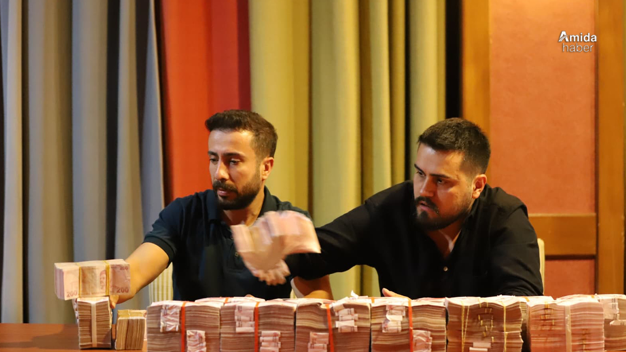 Diyarbakır kulübü deste deste para dağıttı