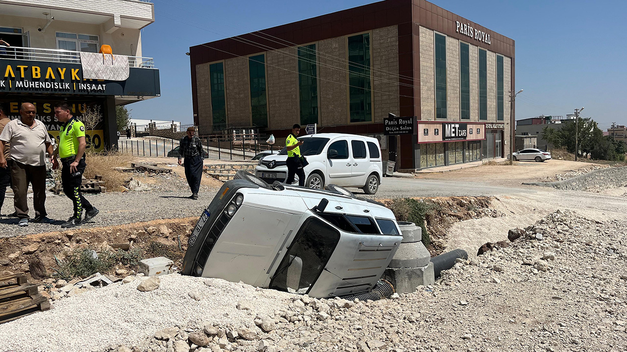 Adıyaman’da otomobil altyapı çukuruna düştü: 5 yaralı