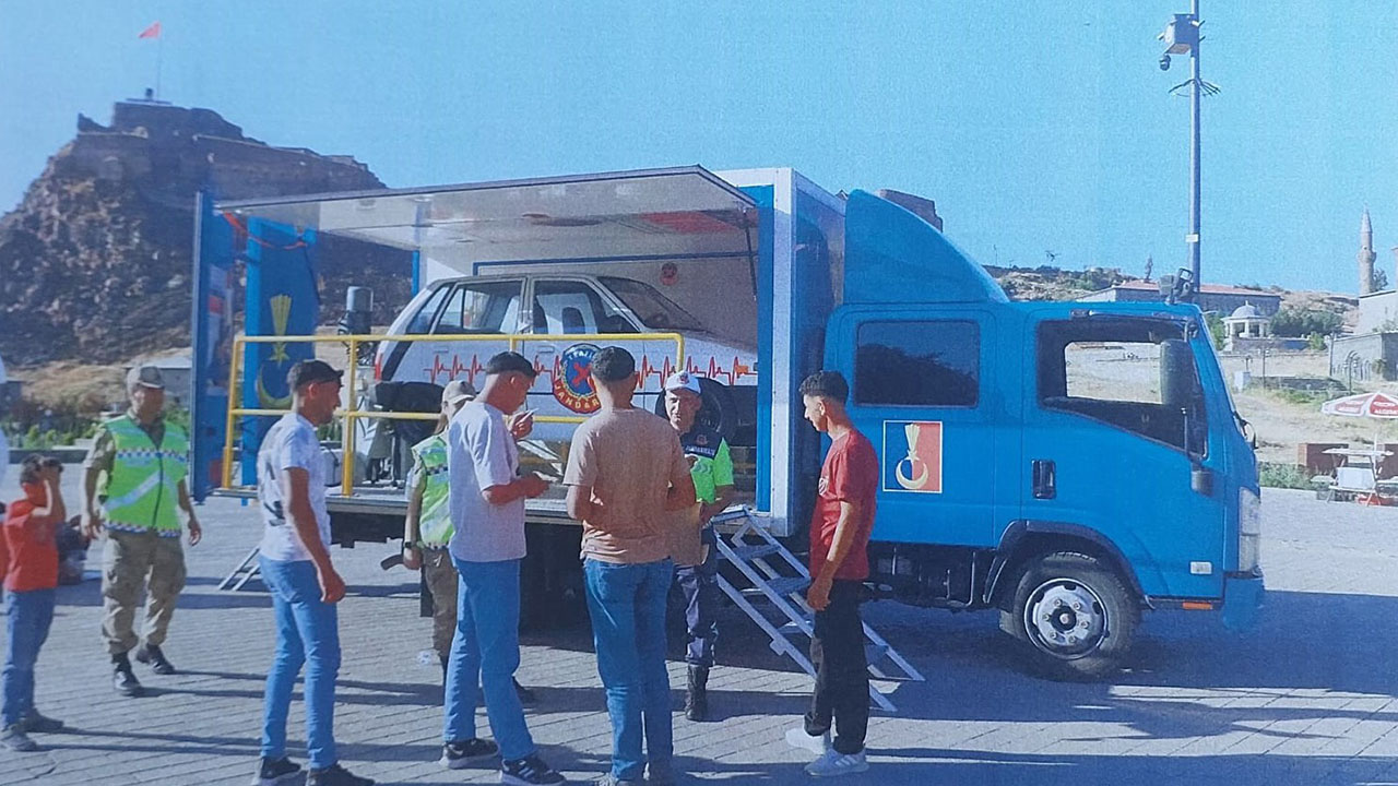 Kars’ta emniyet kemeri uygulaması