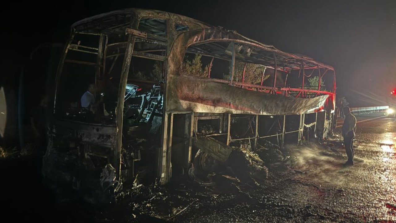 Seyir halindeki 36 yolcunun olduğu otobüs kül oldu