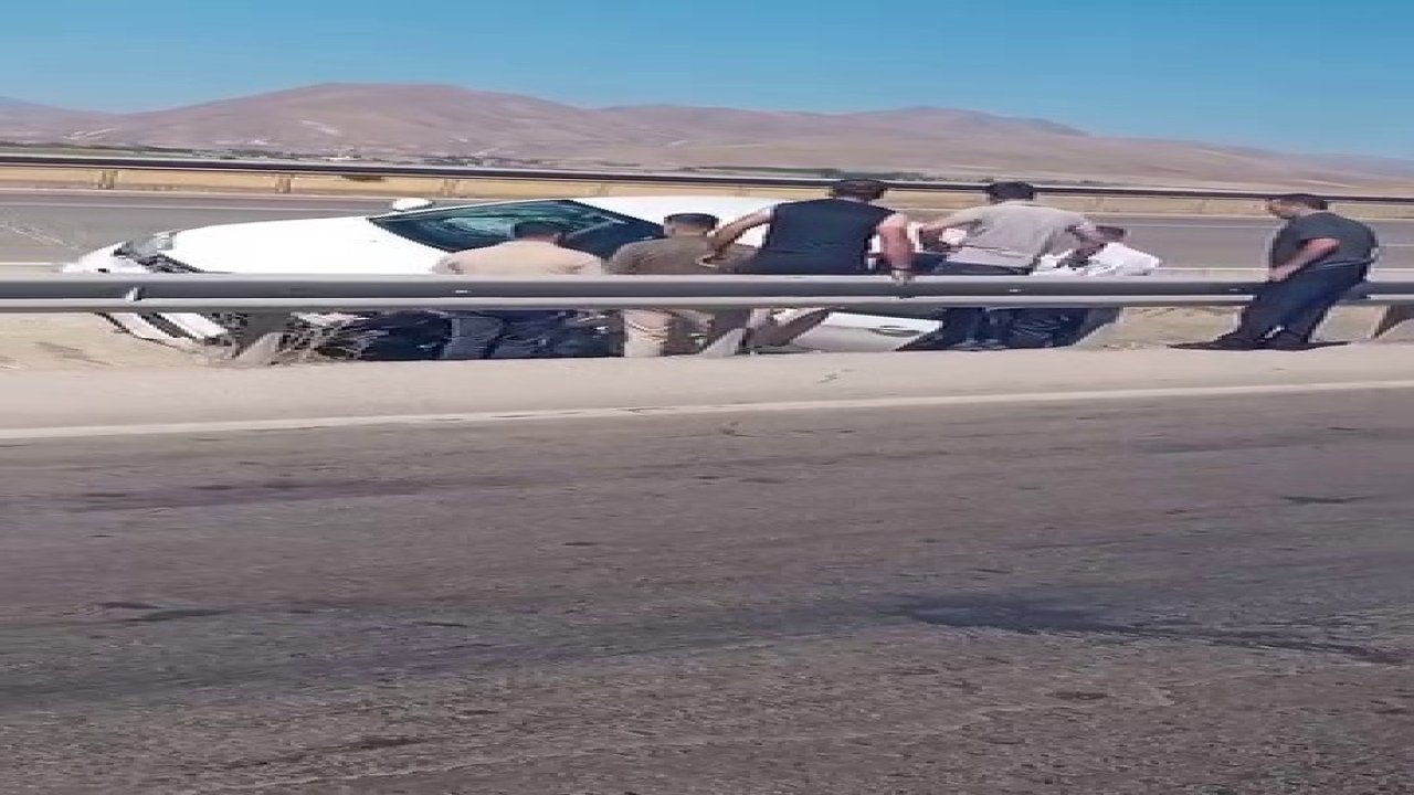 Erzurum'da kaza: Araçta bulunan iki kişi yaralı