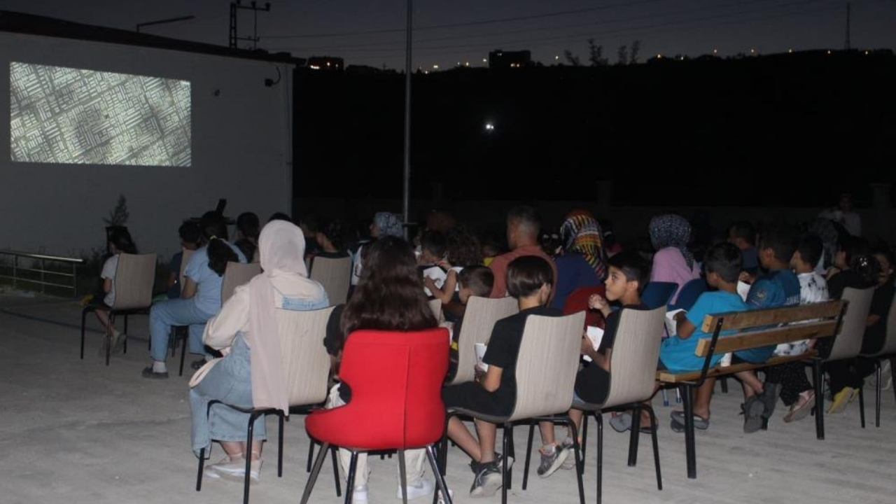 Palu’da çocuklar ‘Küçük Prens’i izledi