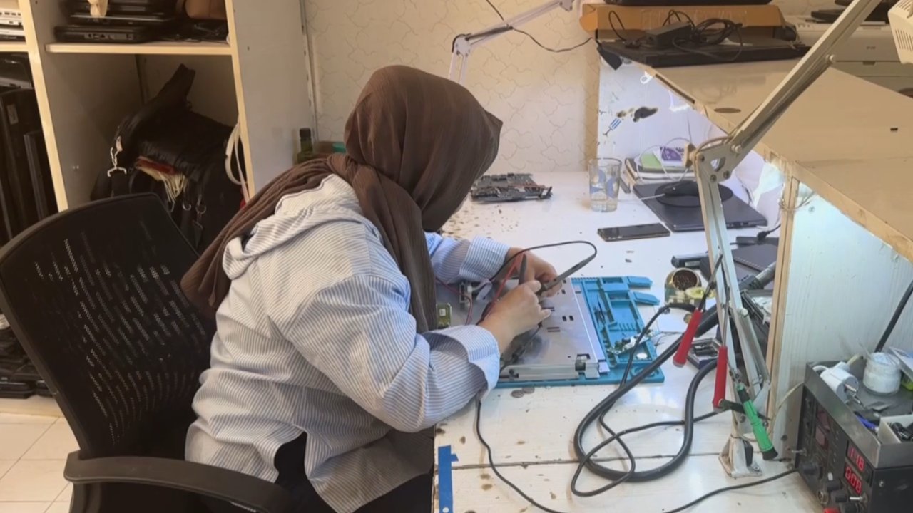 Gaziantep’te bir kadın, elektroniğe yön veriyor