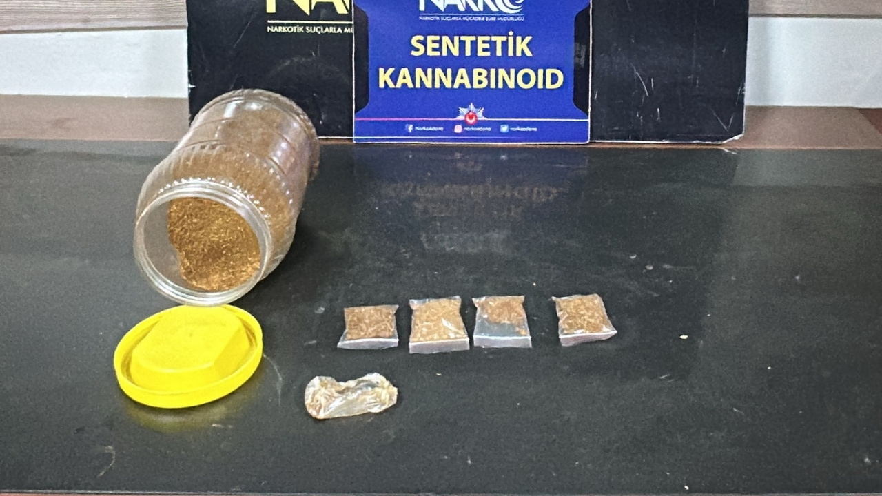 Adana’da uyuşturucuyla yakalanan 2 şühpeli tutuklandı