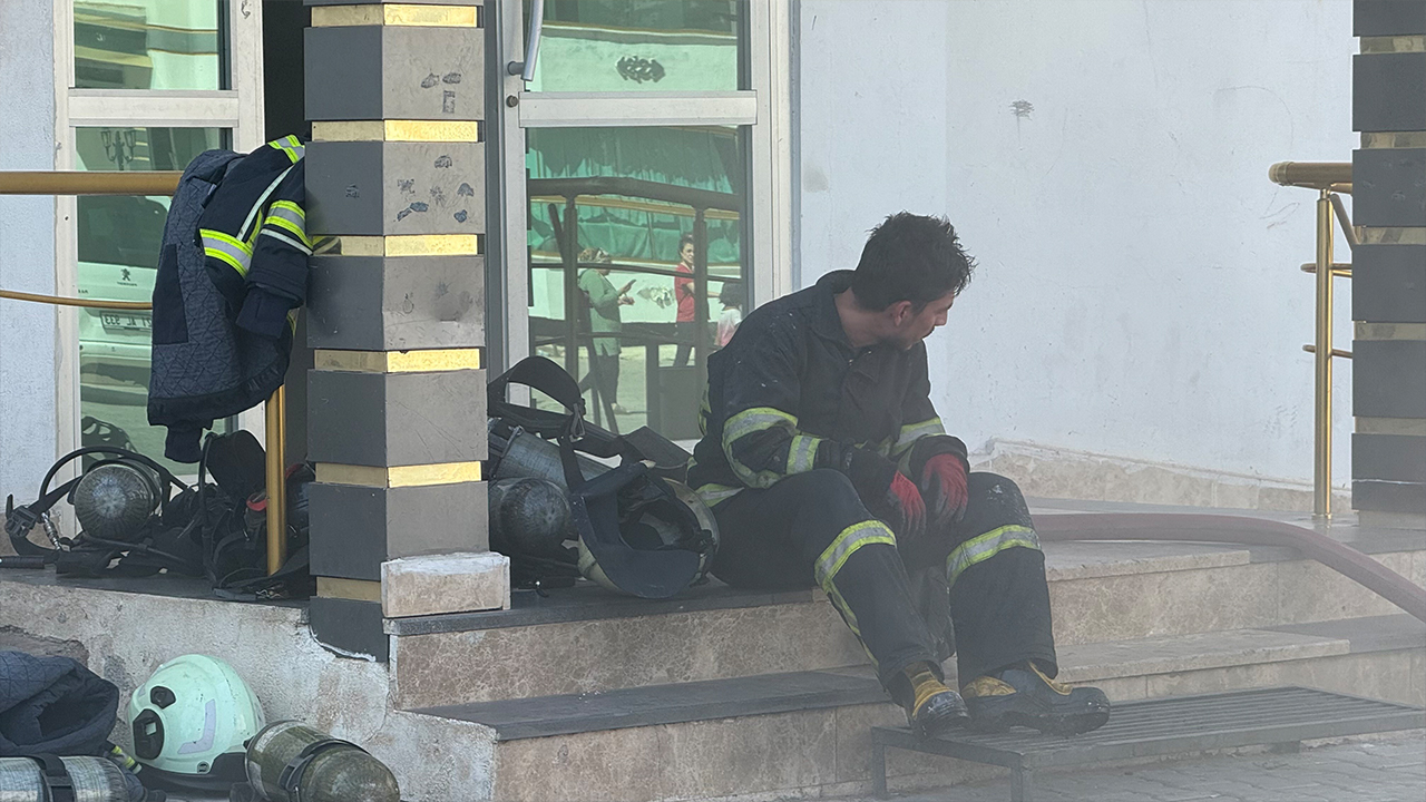 Diyarbakır’daki yangın söndürüldü: 3 itfaiye eri hastanelik oldu