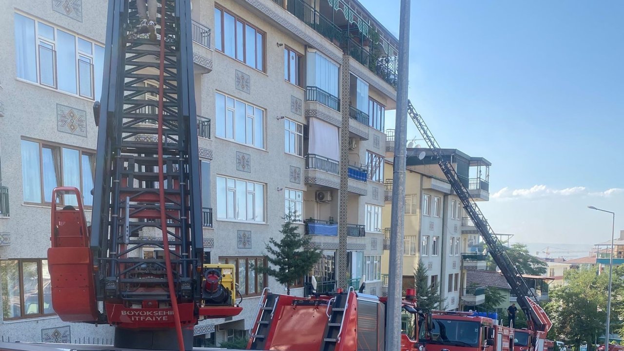 Malatya'da apartman yangını: İtfaiye yangını söndürdü
