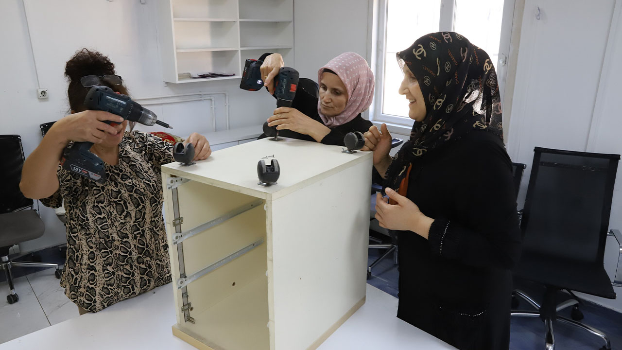Diyarbakır’da kadınlara mobilya eğitimi verildi