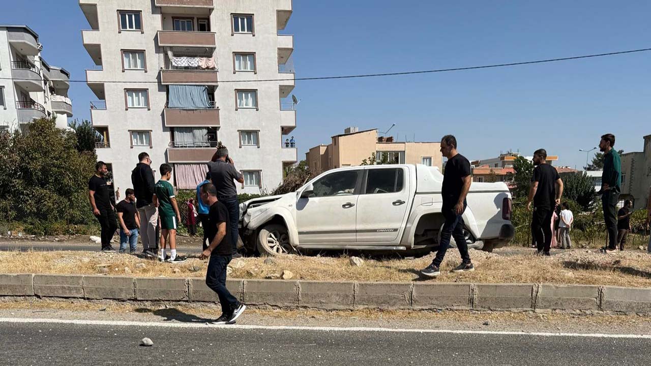 Siirt'te pikap aydınlatma direğine çarptı: 1 kişi yaralandı