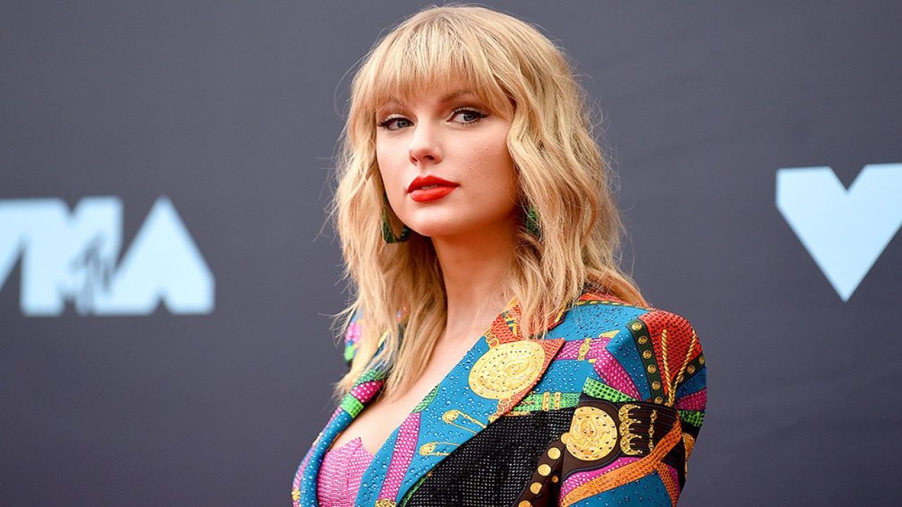 Pop yıldızı Taylor Swift evliliğe ilk adımı attı