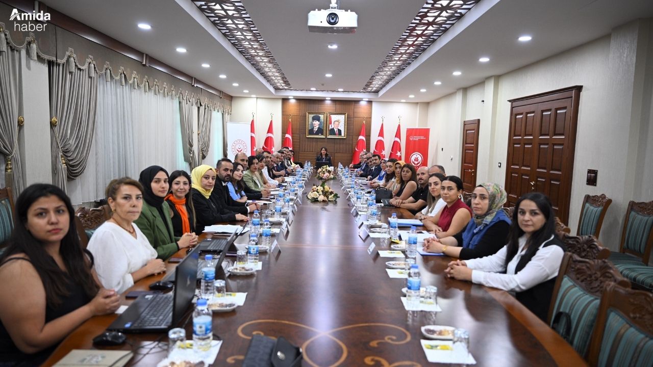 Diyarbakır’da kadına yönelik şiddetle mücadele toplantısı