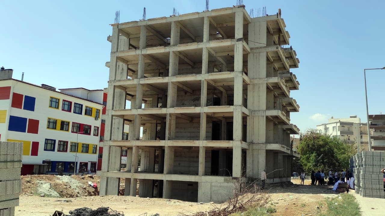 Müteahhit yaptığı inşaatı bitirmeden yıktırdı: İşte nedeni