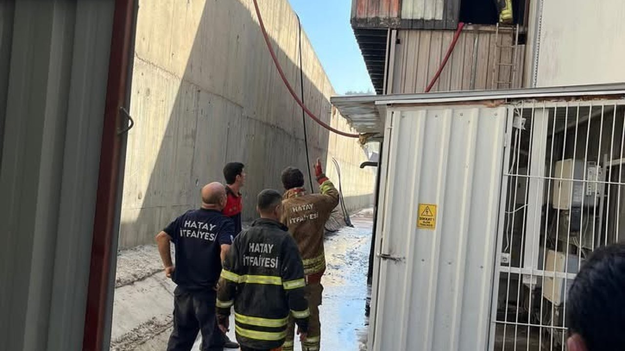 Hatay'da yangın: Mobilya atölyesi alev alev yandı