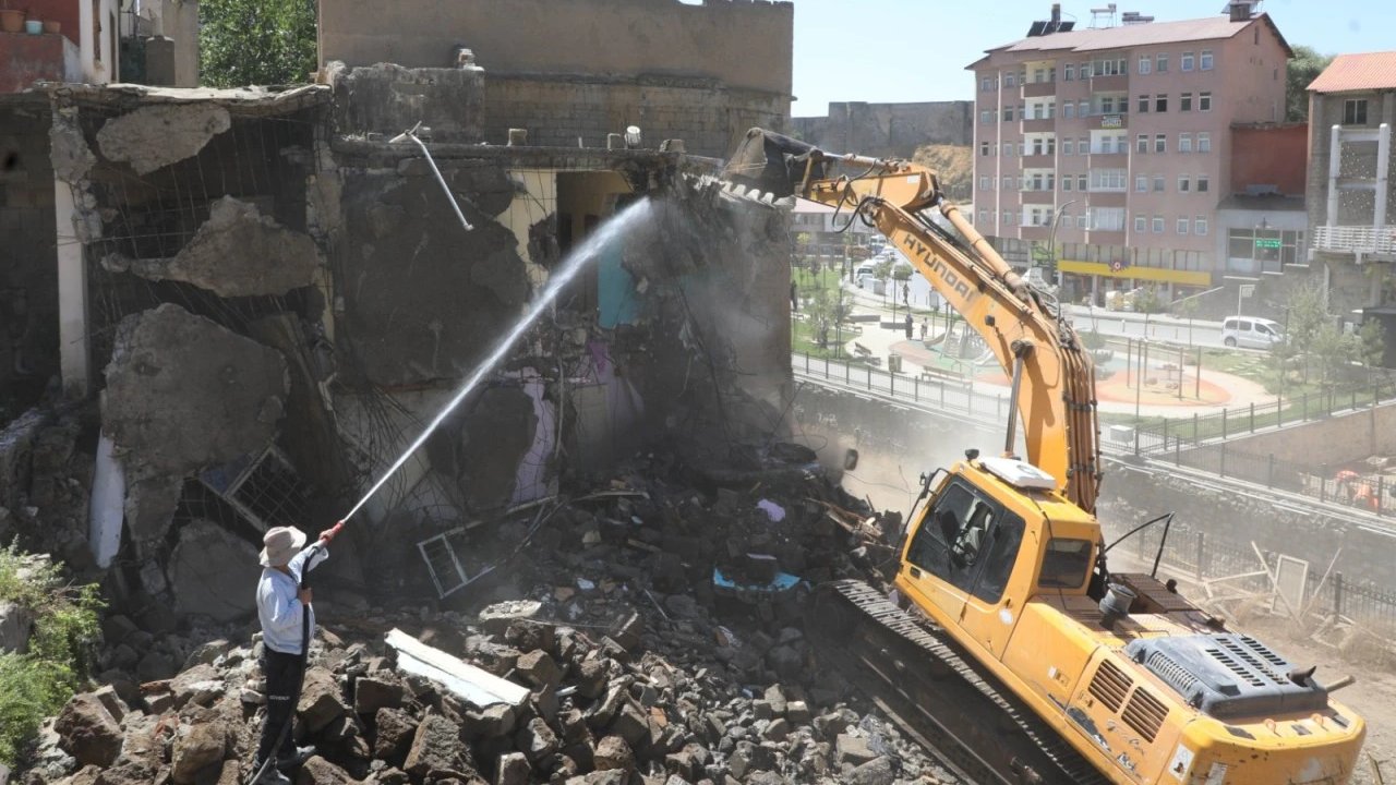 Bitlis'te kentsel dönüşüm çalışmaları hızlandı