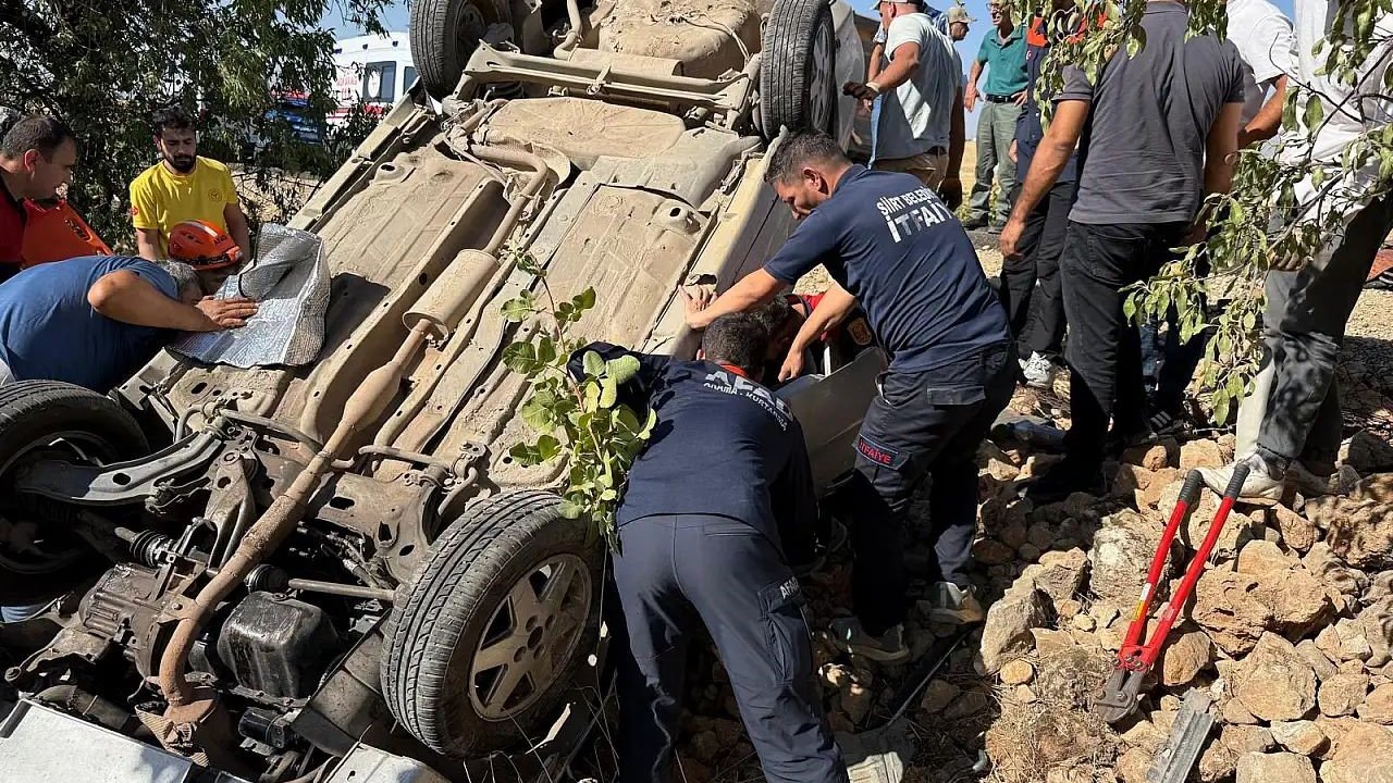 Siirt'te trafik kazası: Takla atan otomobilde 2 yaralı