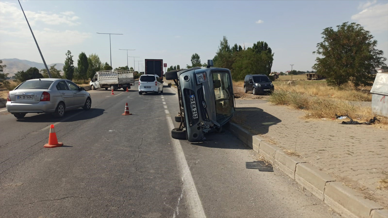 Muş'ta maddi hasarlı trafik kazası