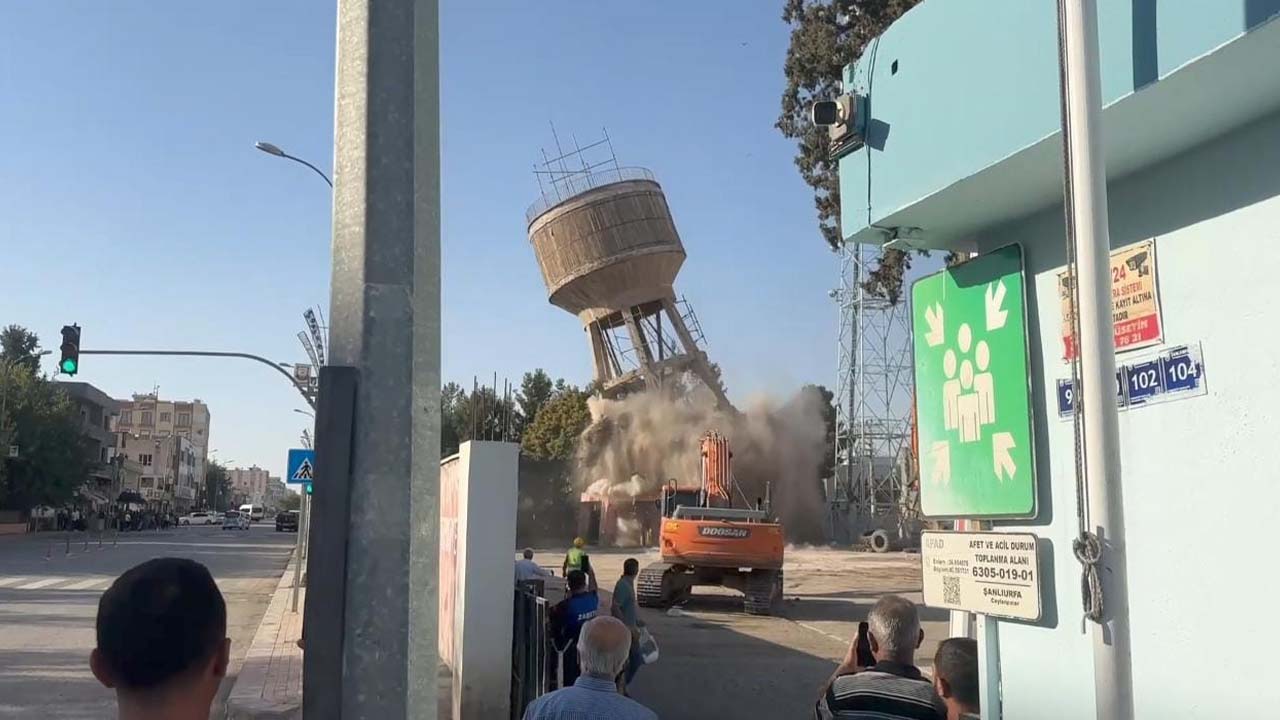 Şanlıurfa'da yarım asırlık su kulesi yıkıldı