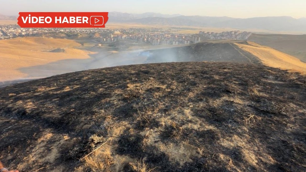 Hakkari’de anız yangını büyüyor: Evlere yaklaştı
