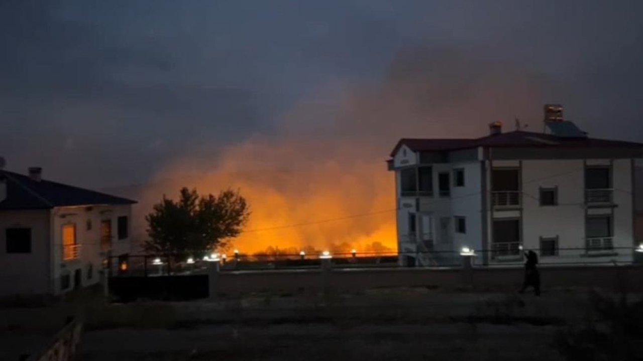 Elazığ’da köy yangını: Müdahale sürüyor