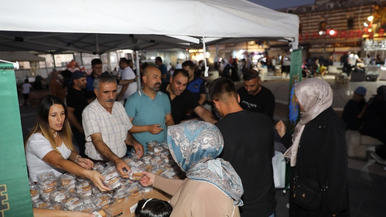 Diyarbakır’da Mevlit Kandili: İkramlar dağıtıldı