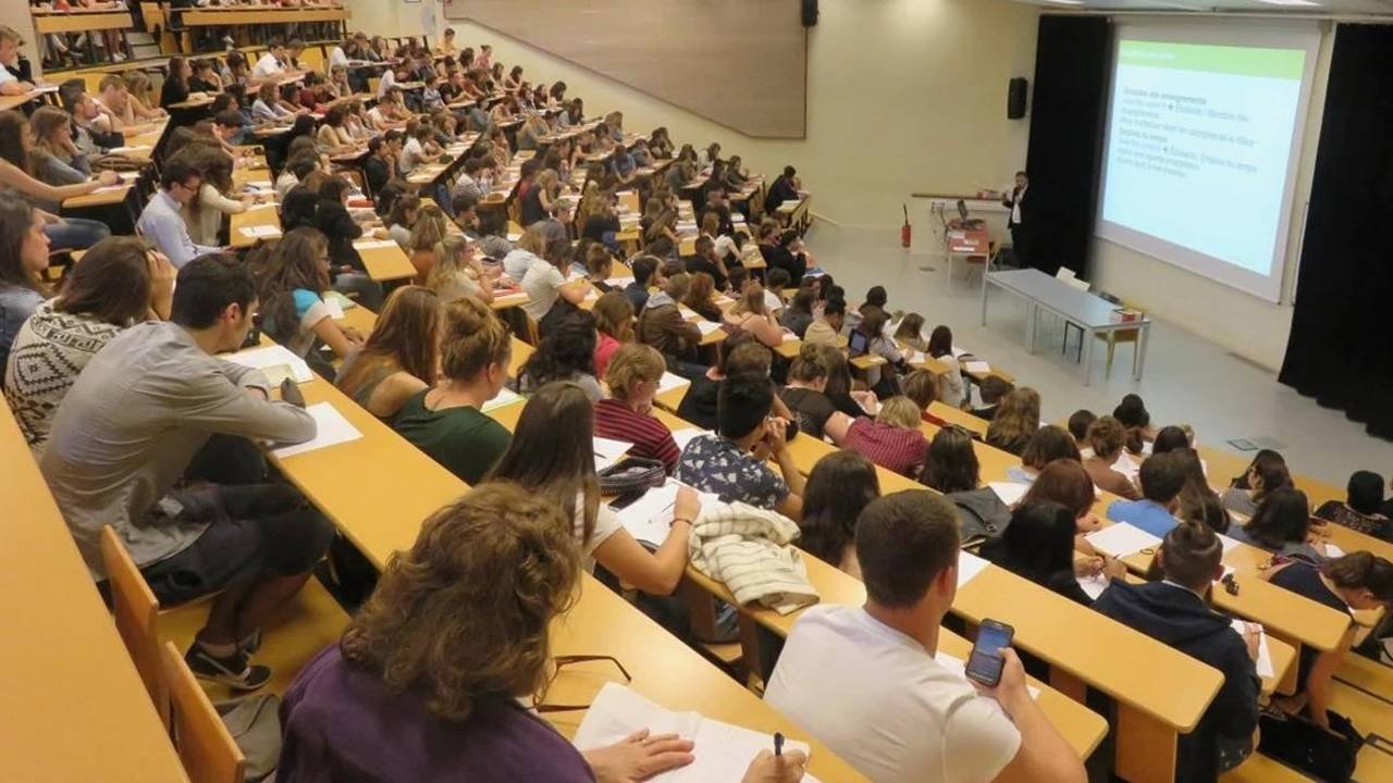 Kaymakamlıktan öğrencilere müjde: 15 bin TL eğitim desteği