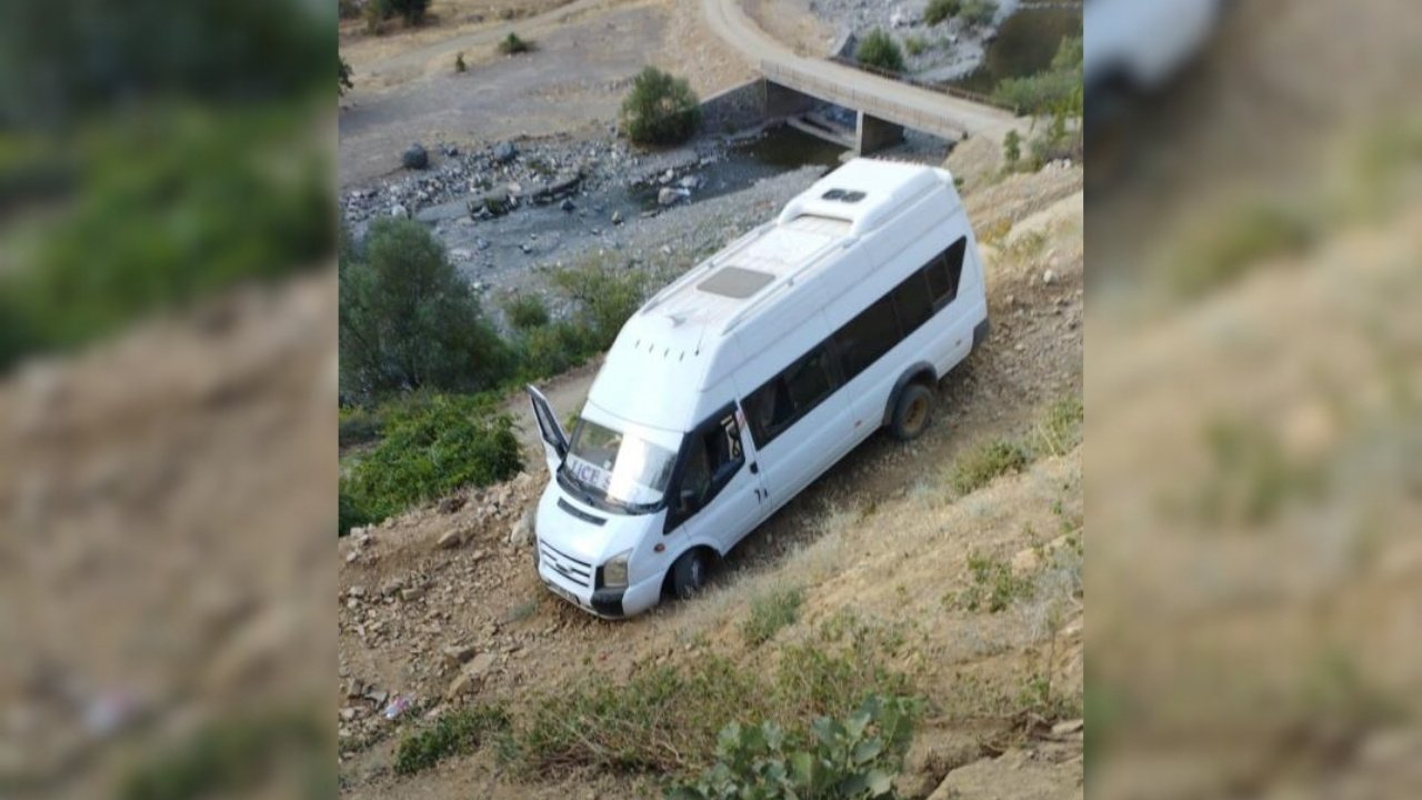 Bingöl’de minibüs şarampole girdi: 7 yaralı