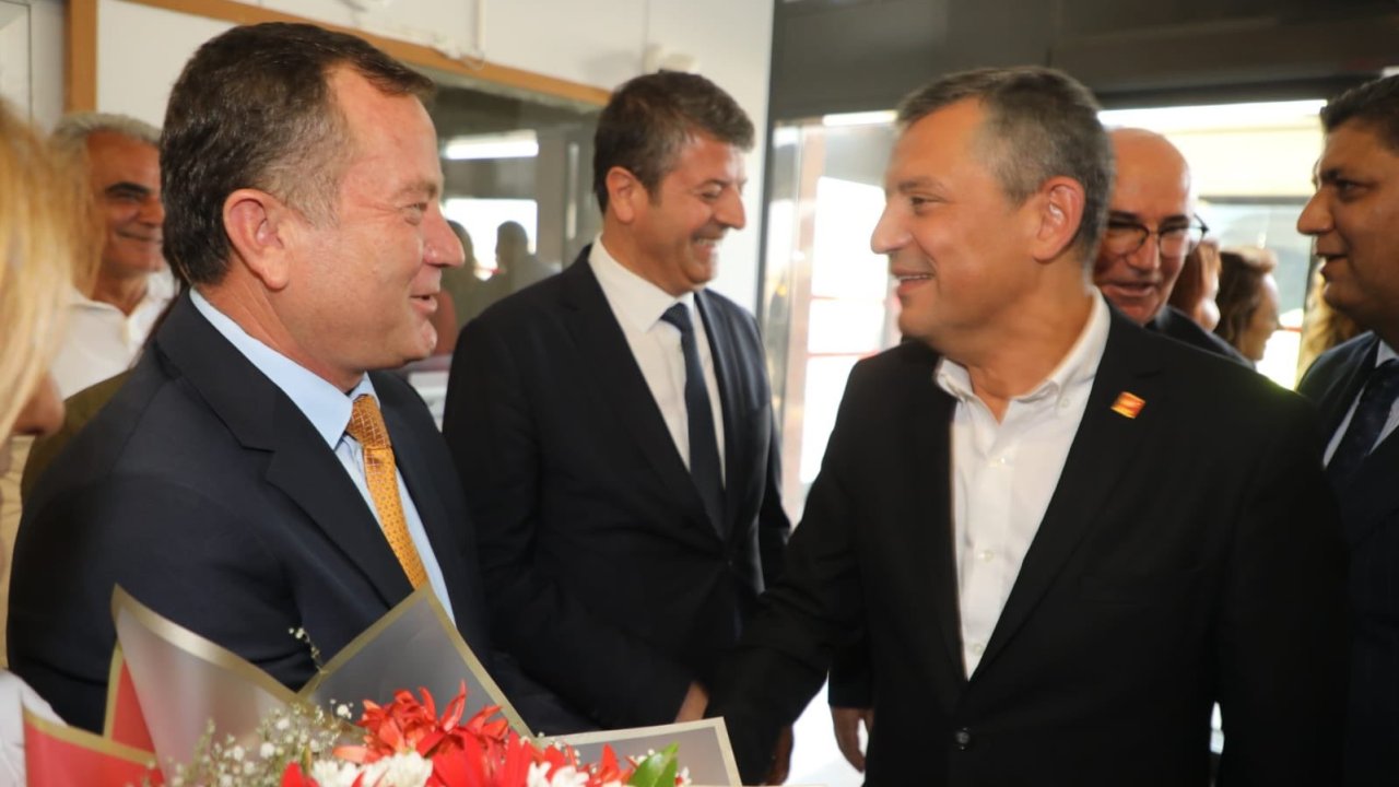 CHP lideri Özel, Gaziantep'te partililerle buluştu