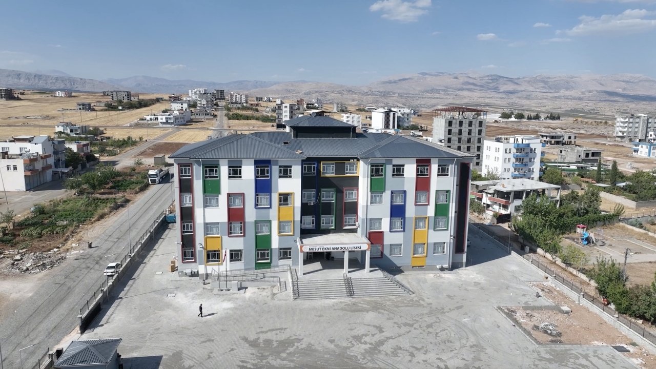 Depremden etkilenen Adıyaman’da okullar yenileniyor
