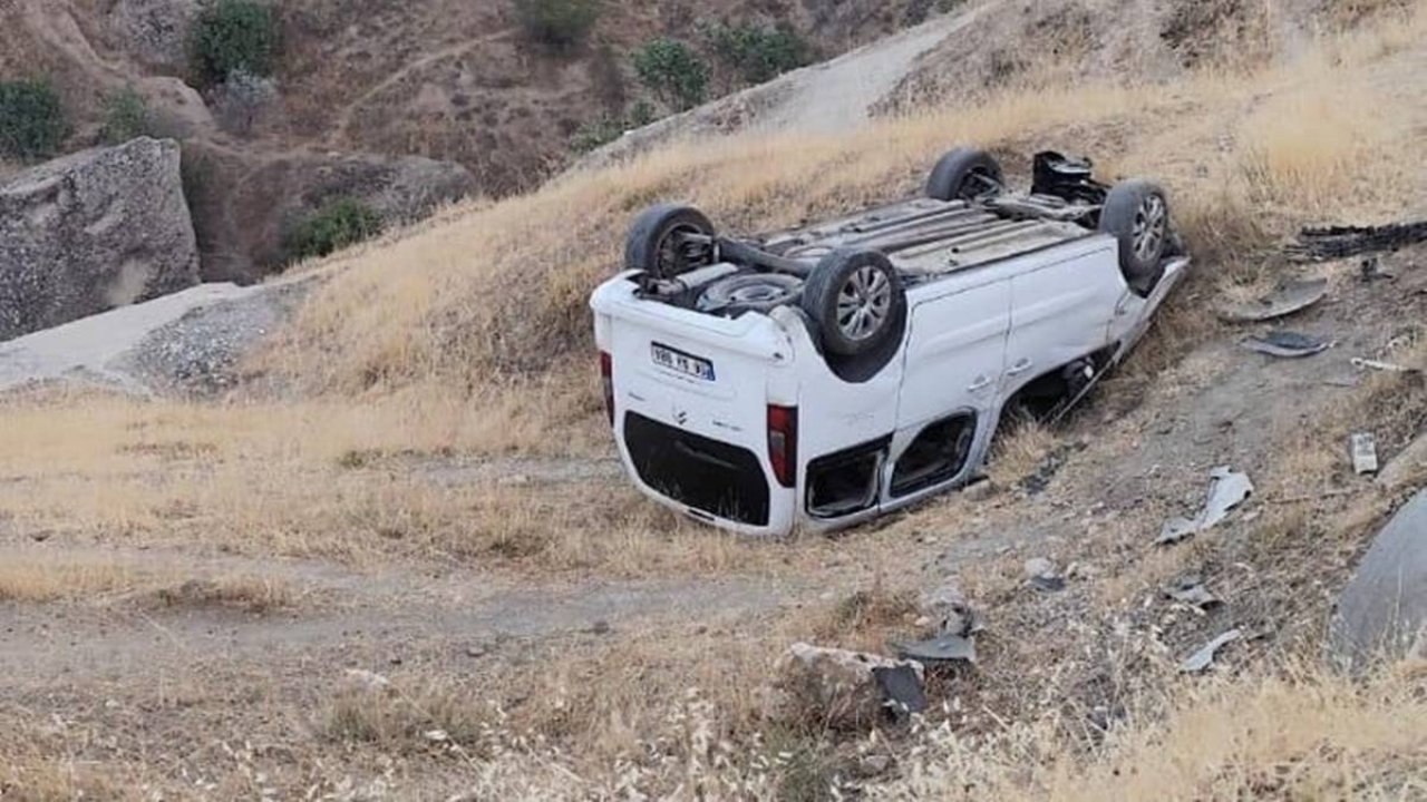 Siirt’te otomobil şarampole yuvarlandı