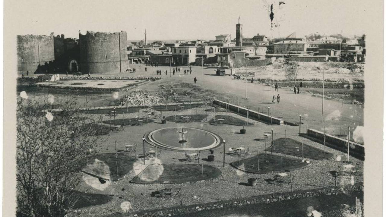 Fotoğraf 59 yıl önce çekildi: Diyarbakır Dağkapı Meydanı