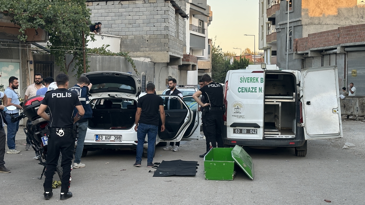 Polisin dur dediği otomobilde ölü bulundu: 2 gözaltı