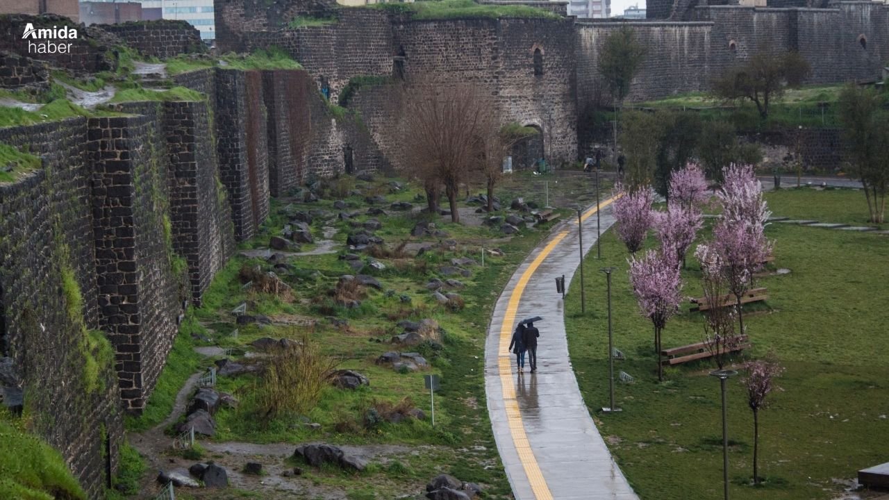 Diyarbakır’a serinlik sinyalleri geldi