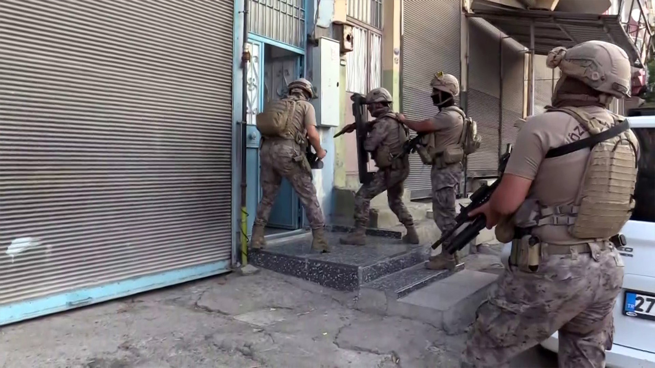 Gaziantep'te şafak operasyonu: 10 gözaltı