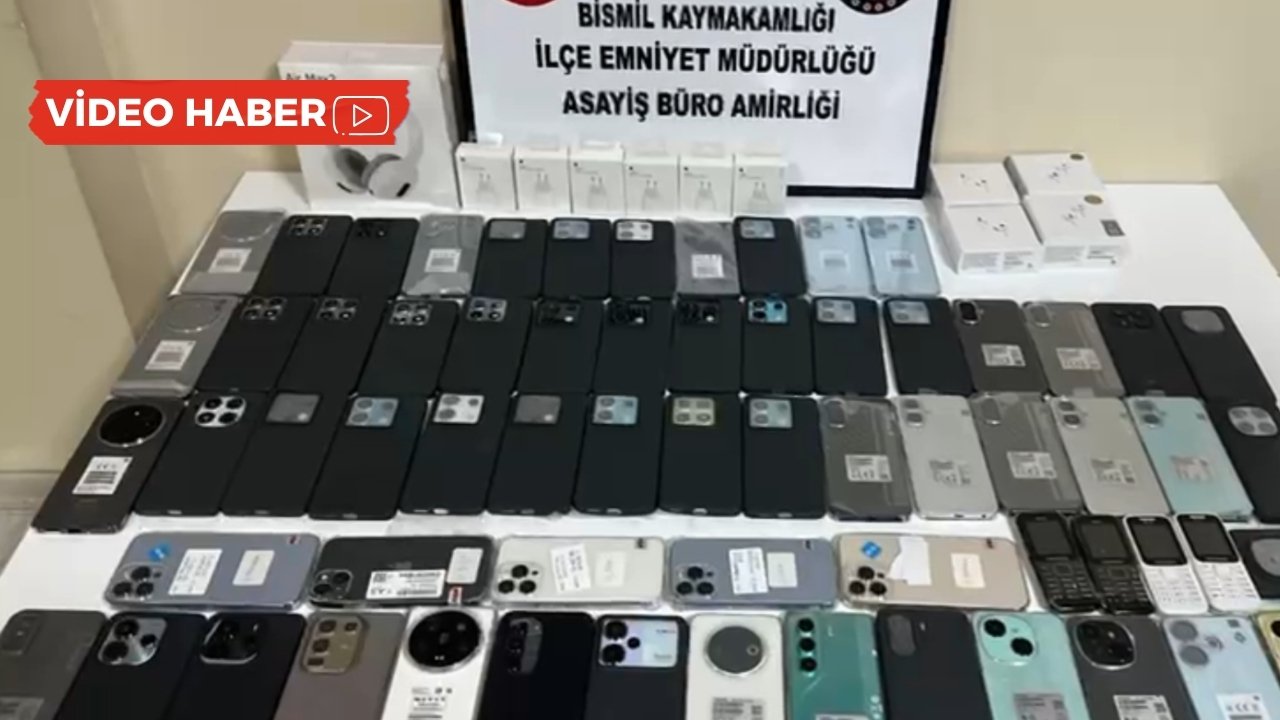 Diyarbakır’da gizli bölmede 65 kaçak telefon ele geçirildi