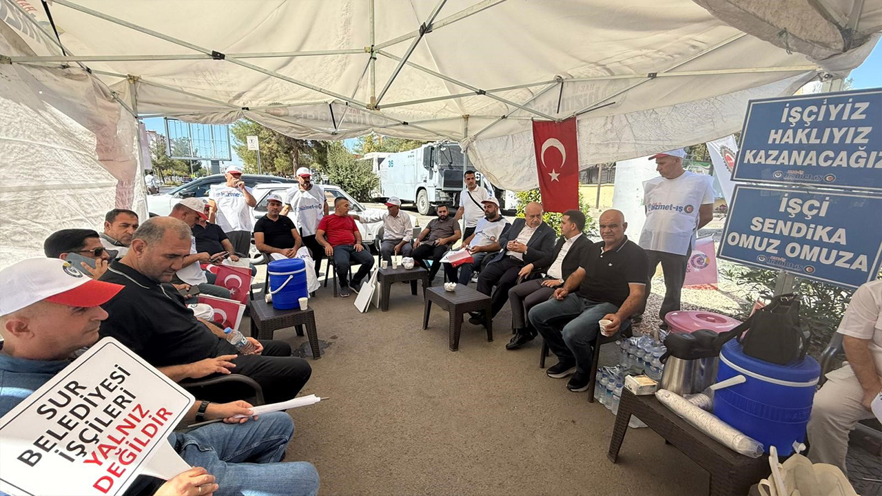 Diyarbakır’da işçilerin oturma eylemi sürüyor