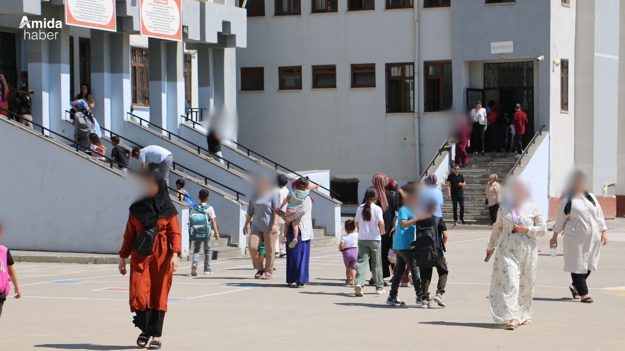 Diyarbakır’da eğitime hasarlı engel: Öğrenciler okulsuz kaldı