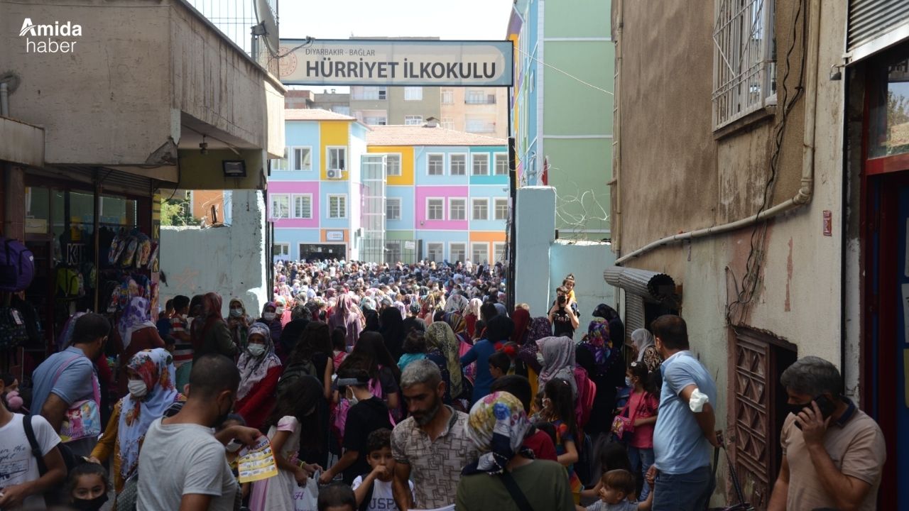 Diyarbakır’da sınıf mevcutları 50’ye dayandı