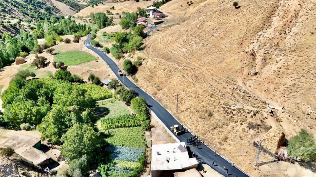 Bitlis’te köy yolları asfalta kavuştu