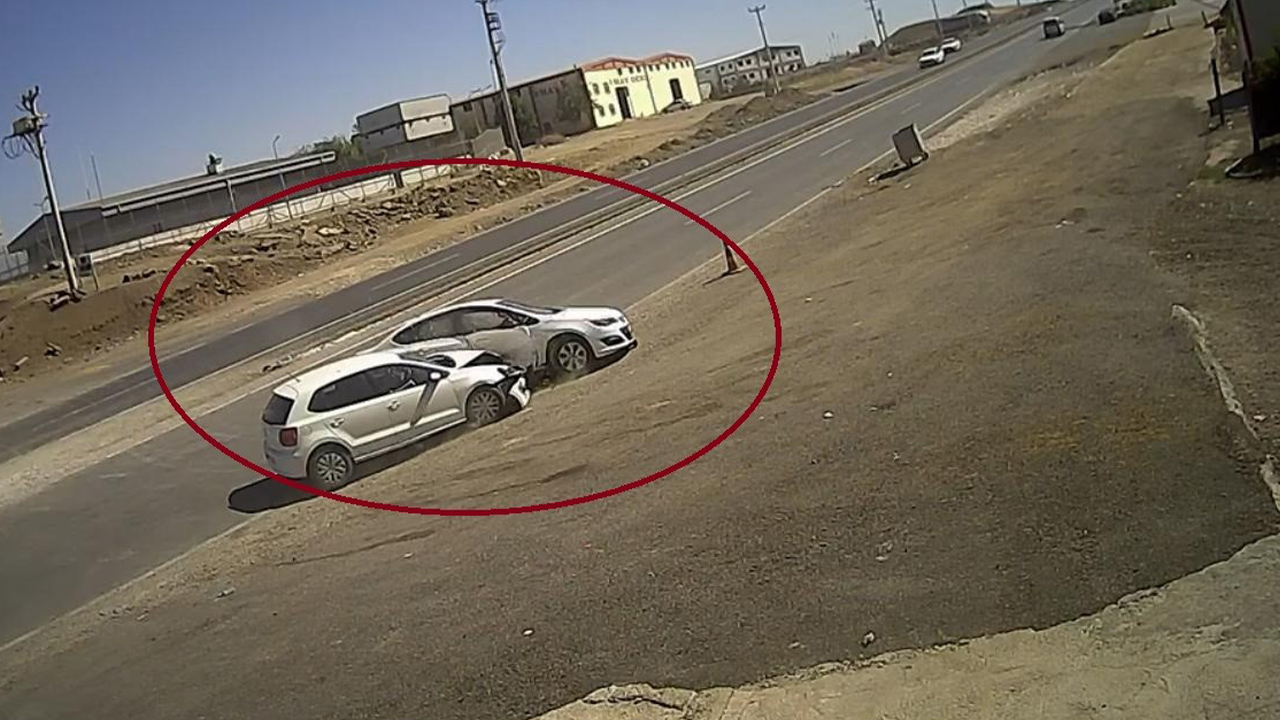 Diyarbakır'da otomobiller çarpıştı: 4 yaralı