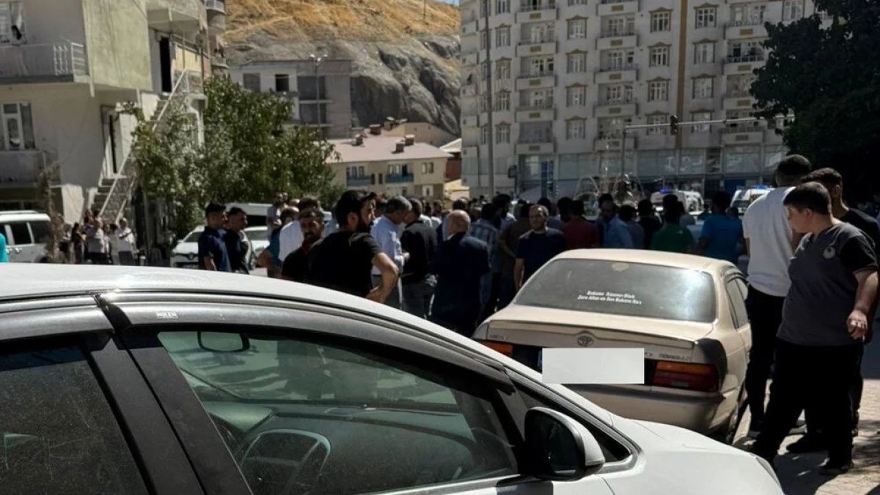 Hakkari'de kaza: 6 araç birbirine girdi
