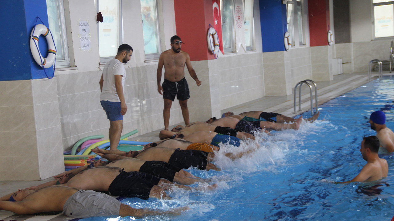 Şırnak’ta vatandaşlara ücretsiz yüzme eğitimi