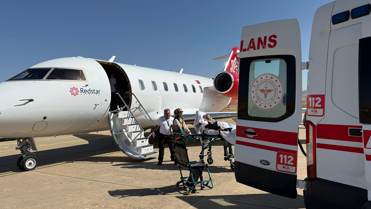 Siirt'teki sepsis tanısı konulan hasta, uçakla İstanbul'a sevk edildi