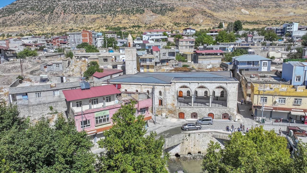 Diyarbakır’daki Ulu Cami 3 yıl sonra ibadete açıldı