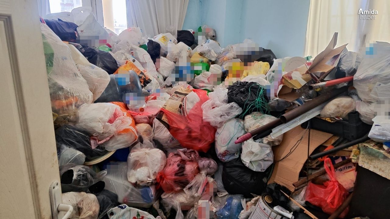 Adana’da daireden 2 kamyon çöp çıktı
