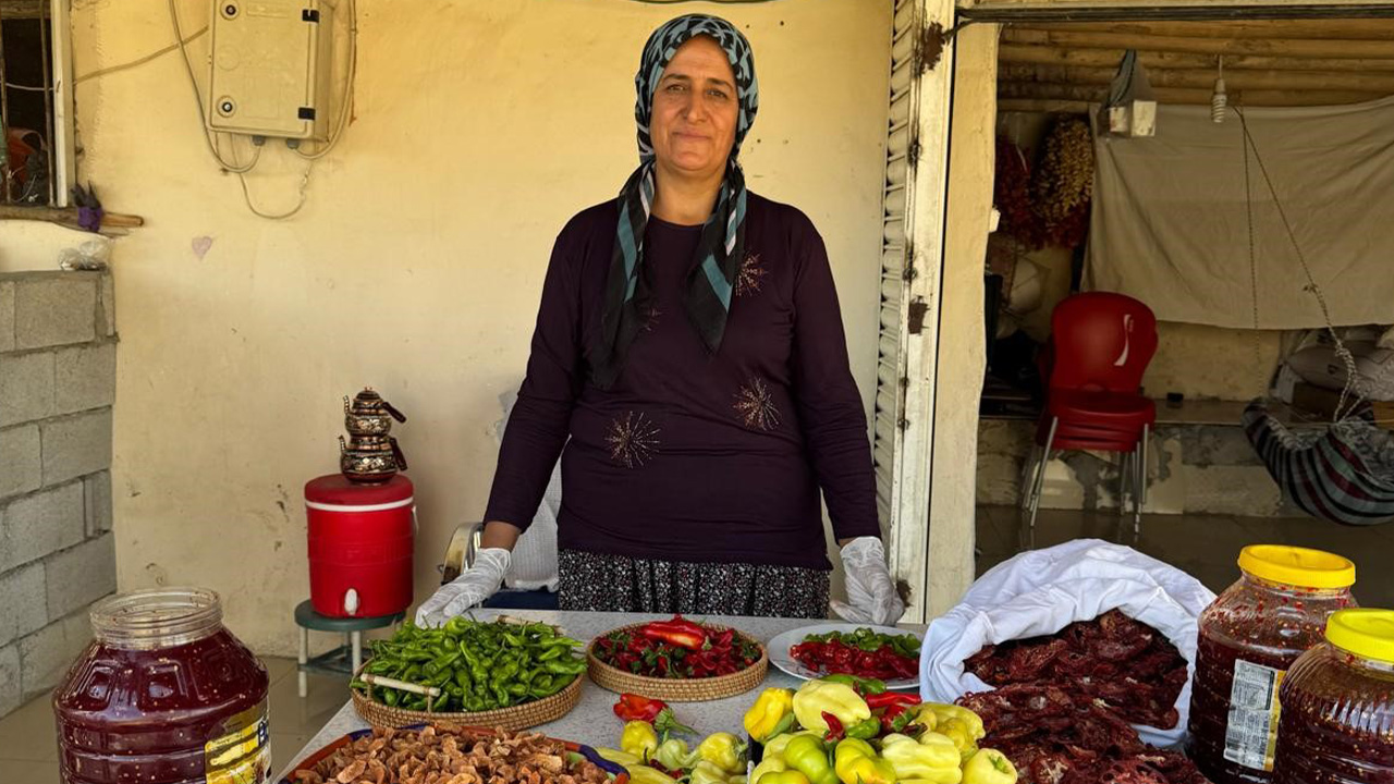 Diyarbakır’da biberden reçel yapan kadın siparişlere yetişemiyor