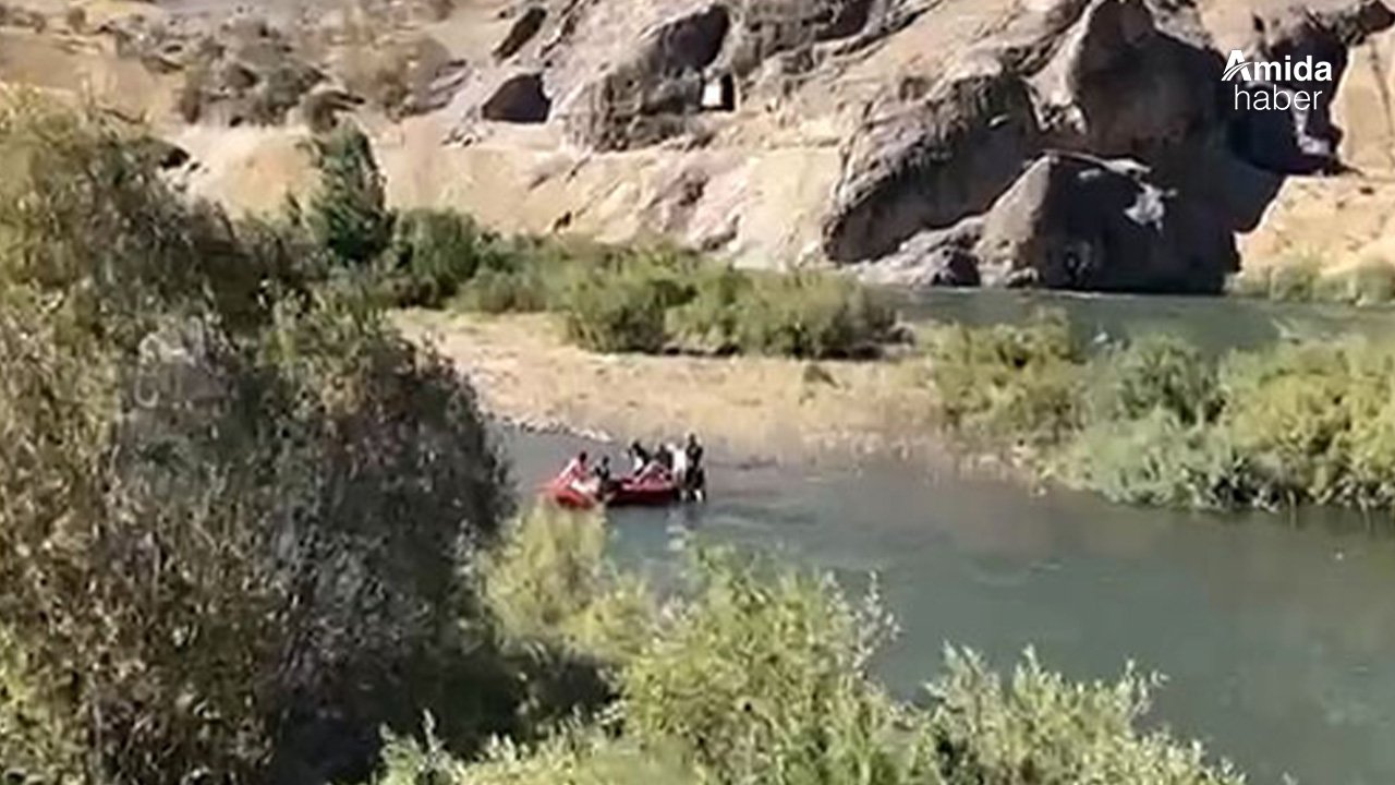 Elazığ Beyhan Barajı’nda kapaklar açıldı: 4 kişi mahsur kaldı