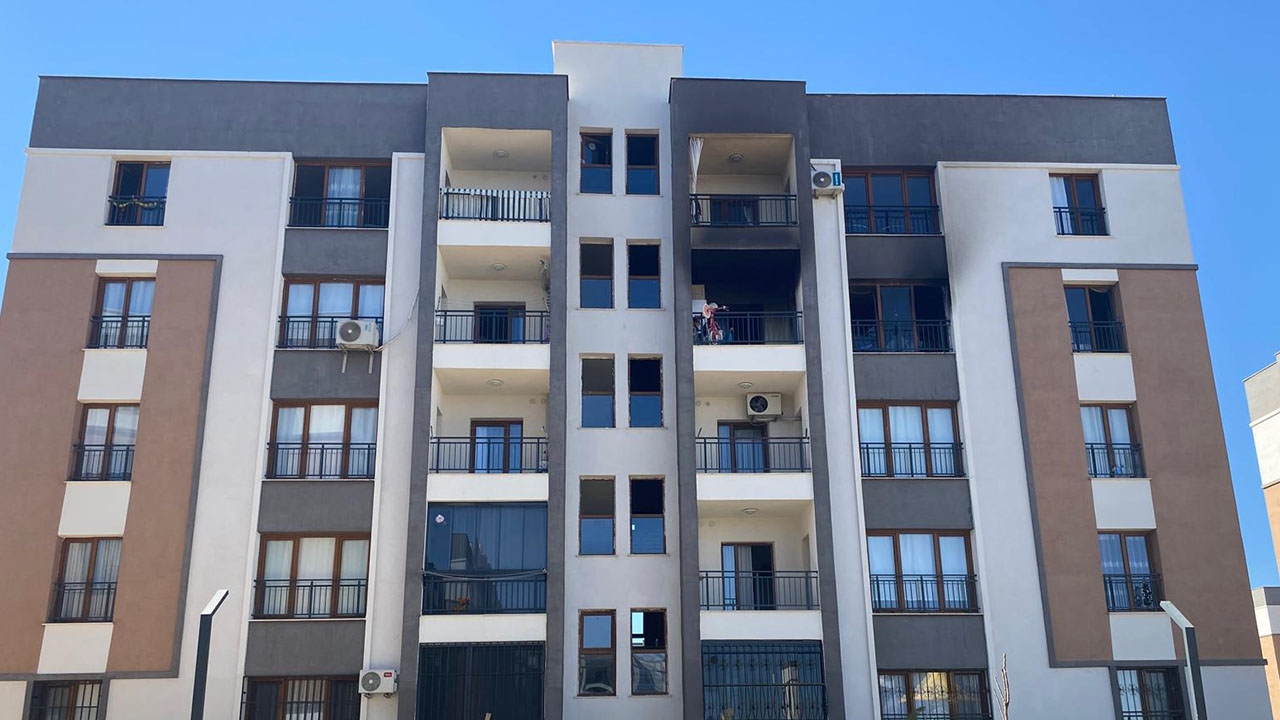 Diyarbakır'da ev yangını: 4 kişi dumandan etkilendi
